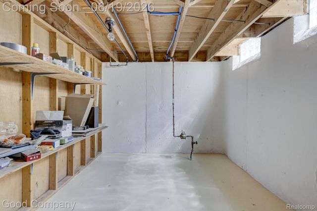 27605 Lyndon Street, Livonia, MI 48154