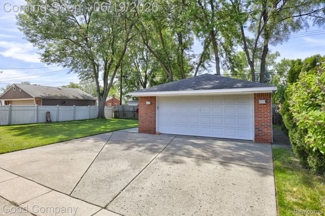 27605 Lyndon Street, Livonia, MI 48154