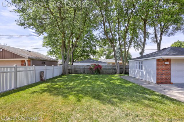 27605 Lyndon Street, Livonia, MI 48154