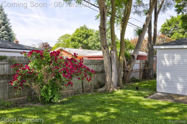 27605 Lyndon Street, Livonia, MI 48154