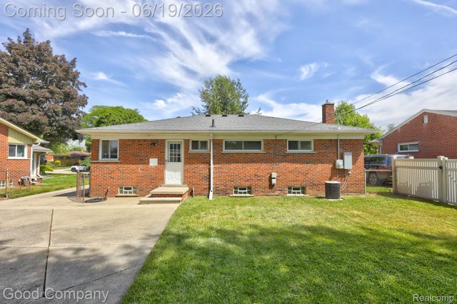 27605 Lyndon Street, Livonia, MI 48154