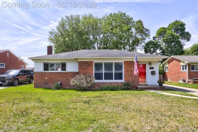 27605 Lyndon Street, Livonia, MI 48154