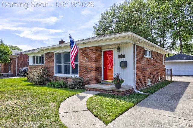 27605 Lyndon Street, Livonia, MI 48154
