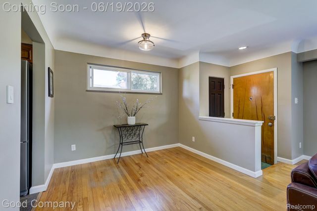 27605 Lyndon Street, Livonia, MI 48154