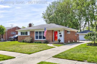 27605 Lyndon Street, Livonia, MI 48154
