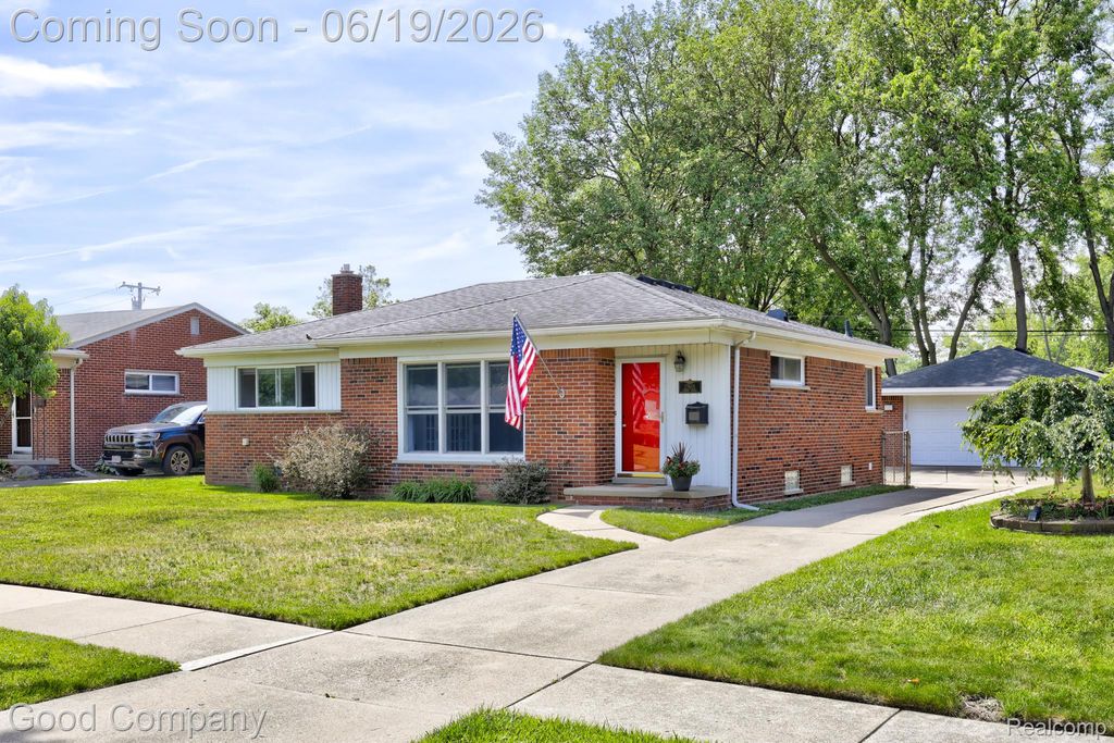 27605 Lyndon Street, Livonia, MI 48154
