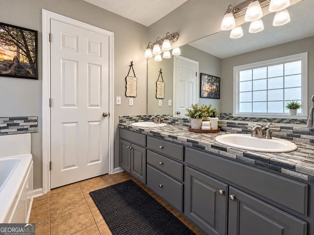 913 Century Oak Drive, Winder, GA 30680