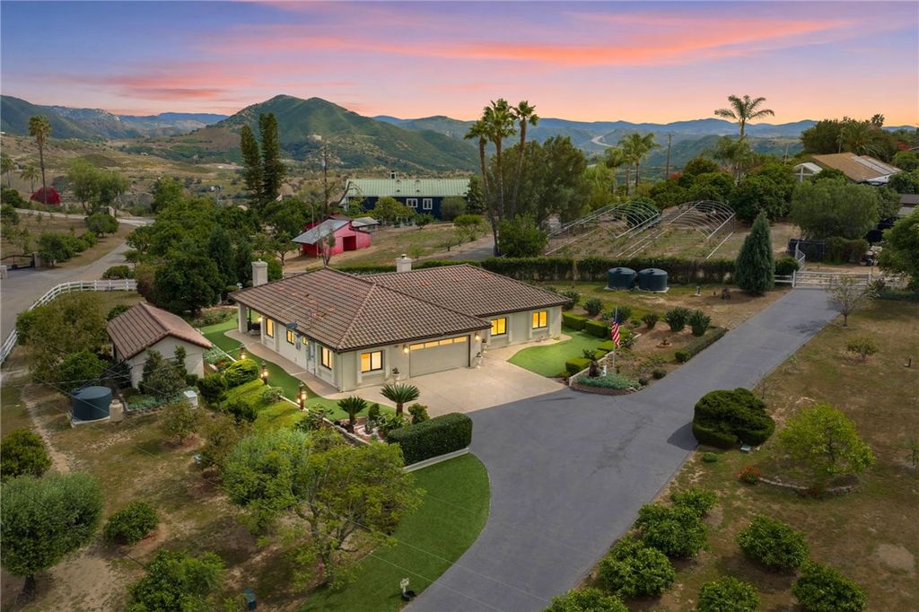 Image 1 of property listing at 4323 Rainbow Vista, Fallbrook, CA 92028