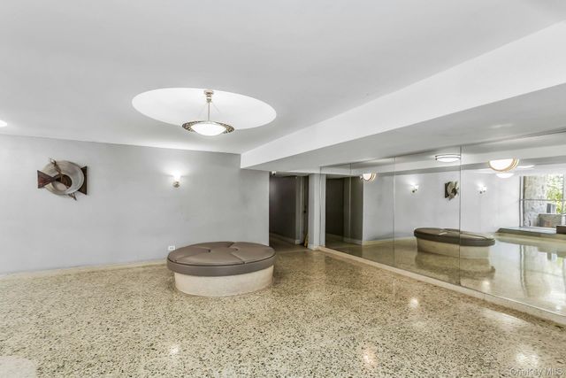 209-39 23rd Avenue 3F, Bayside, NY 11360