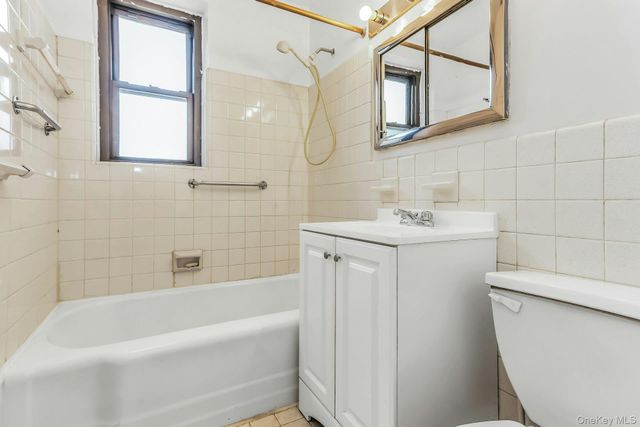 209-39 23rd Avenue 3F, Bayside, NY 11360