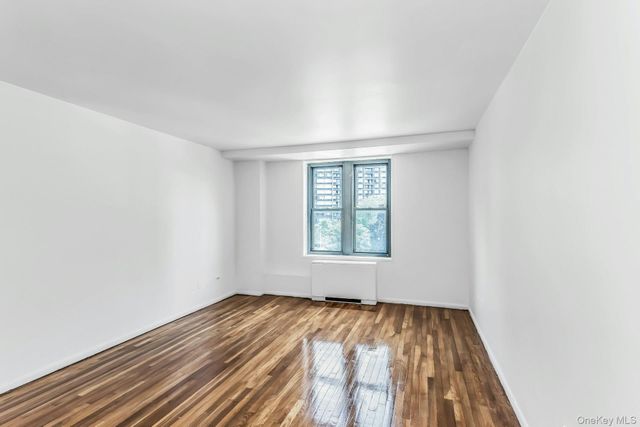 209-39 23rd Avenue 3F, Bayside, NY 11360
