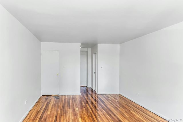 209-39 23rd Avenue 3F, Bayside, NY 11360