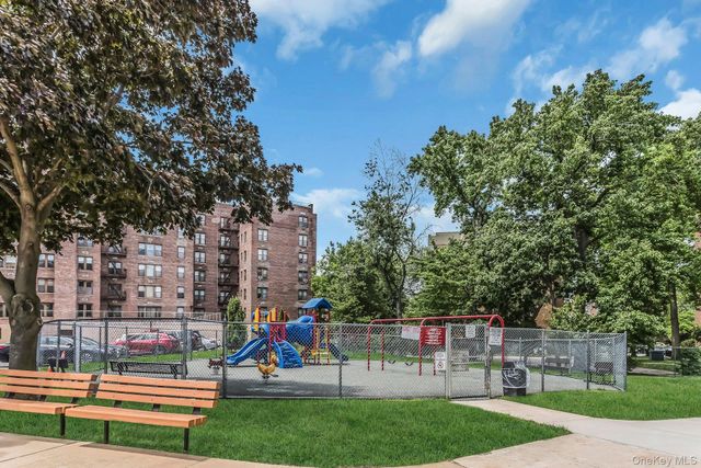 209-39 23rd Avenue 3F, Bayside, NY 11360