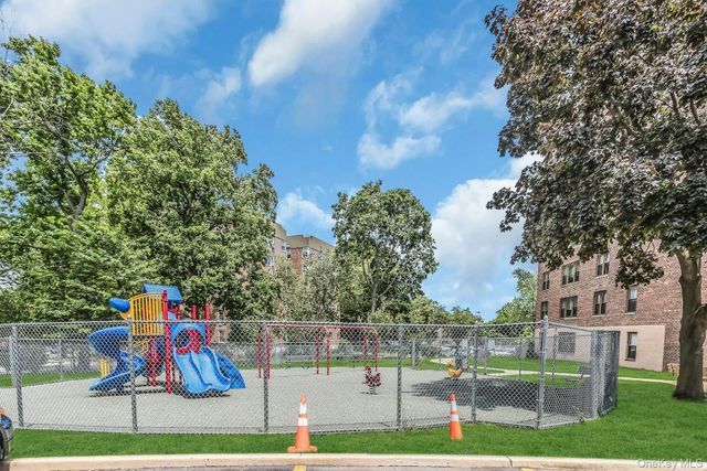 209-39 23rd Avenue 3F, Bayside, NY 11360
