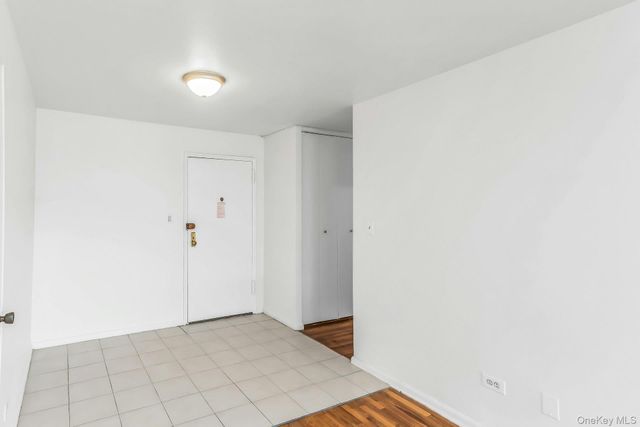 209-39 23rd Avenue 3F, Bayside, NY 11360