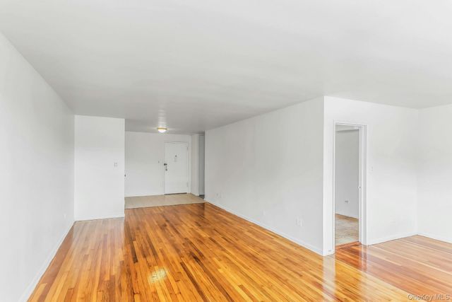 209-39 23rd Avenue 3F, Bayside, NY 11360