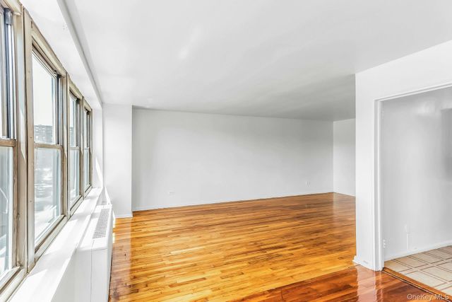 209-39 23rd Avenue 3F, Bayside, NY 11360