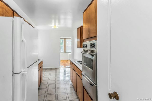 209-39 23rd Avenue 3F, Bayside, NY 11360
