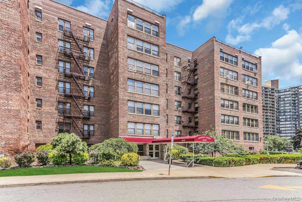 209-39 23rd Avenue 3F, Bayside, NY 11360