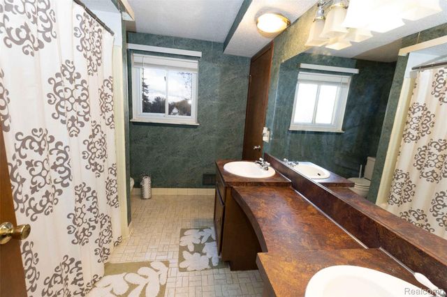 30988 Moroso Drive, Warren, MI 48088