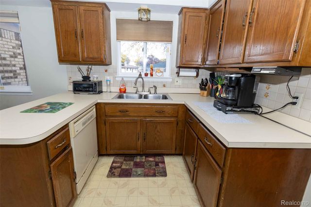 30988 Moroso Drive, Warren, MI 48088