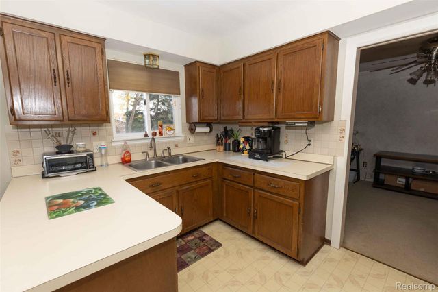 30988 Moroso Drive, Warren, MI 48088