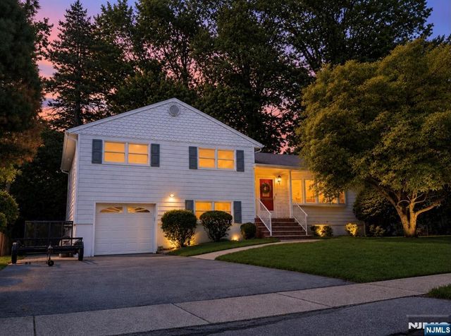 51 Earnshaw Place, Clifton, NJ 07013