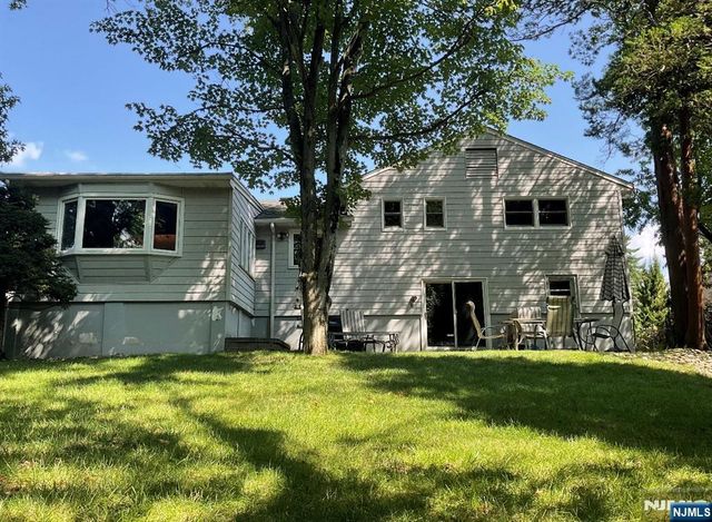 51 Earnshaw Place, Clifton, NJ 07013