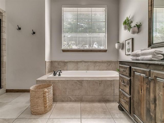 3209 Silvercliffe Court, Edmond, OK 73012