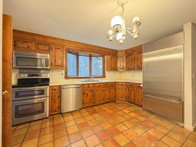 111 Log Hill Rd, Carlisle, MA 01741