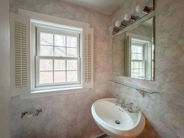 111 Log Hill Rd, Carlisle, MA 01741