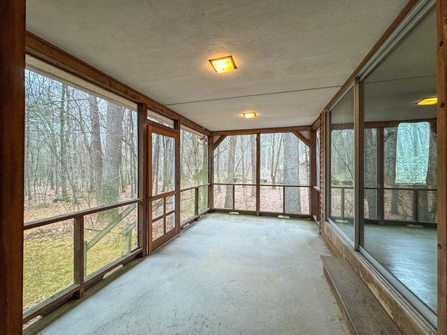 111 Log Hill Rd, Carlisle, MA 01741