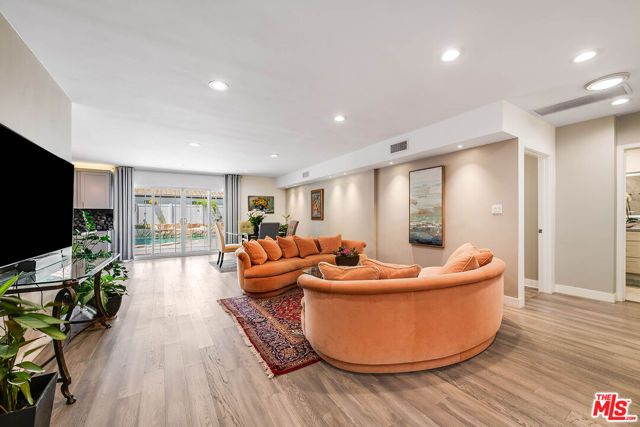 15237 Otsego Street, Los Angeles, CA 91403