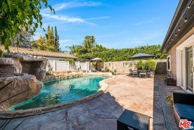 15237 Otsego Street, Los Angeles, CA 91403