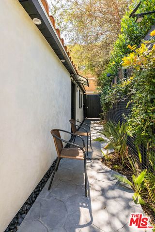 15237 Otsego Street, Los Angeles, CA 91403