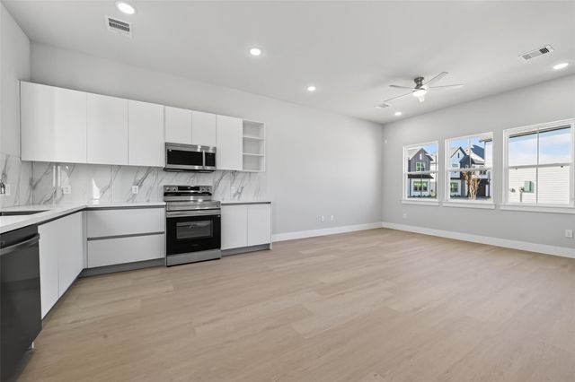 6702 Metro Blvd 52, Houston, TX 77083