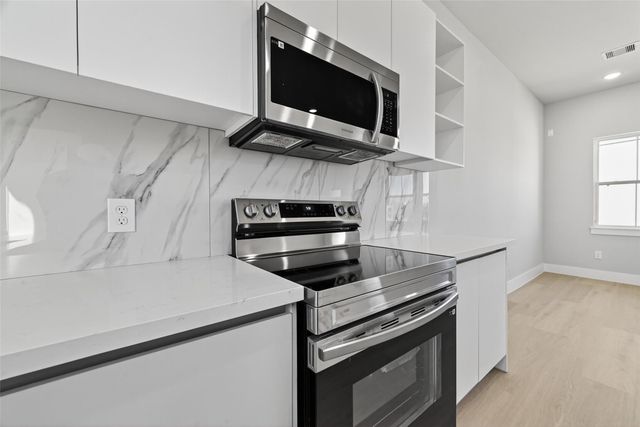 6702 Metro Blvd 52, Houston, TX 77083