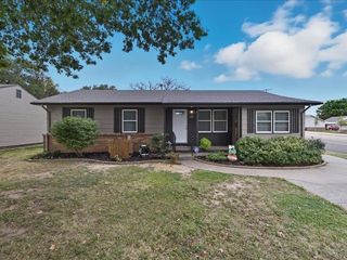 1057 N Georgie Ave, Derby, KS 67037