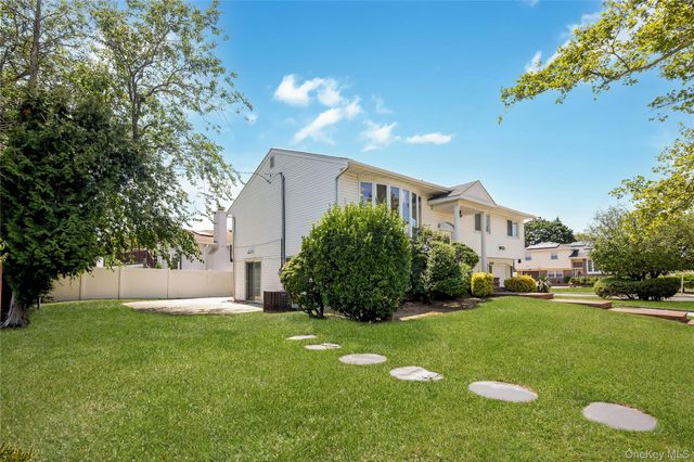 900 Flanders Drive, North Woodmere, NY 11581
