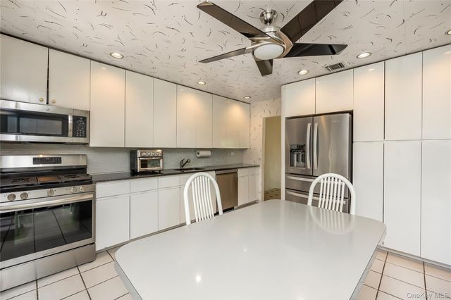 900 Flanders Drive, North Woodmere, NY 11581