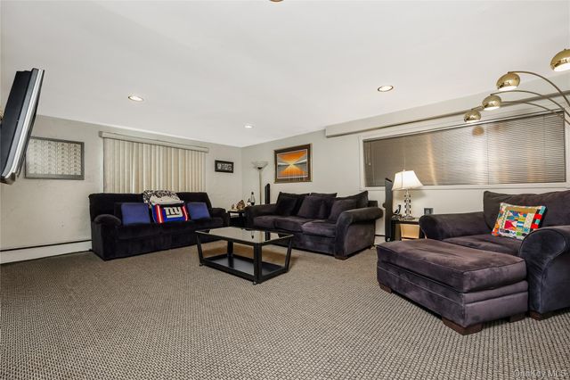 900 Flanders Drive, North Woodmere, NY 11581