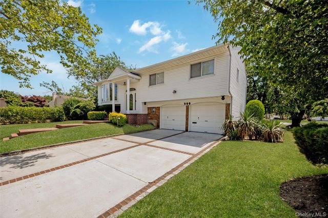 900 Flanders Drive, North Woodmere, NY 11581
