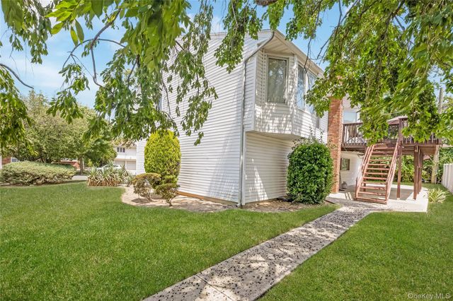900 Flanders Drive, North Woodmere, NY 11581