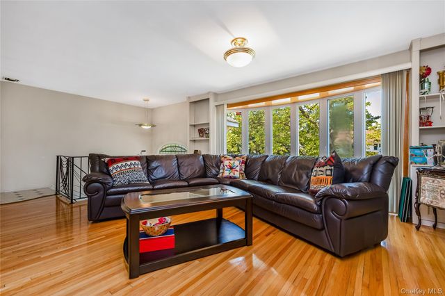 900 Flanders Drive, North Woodmere, NY 11581