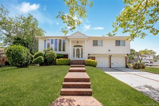 900 Flanders Drive, North Woodmere, NY 11581
