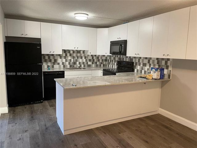 4648 Suburban Pines Drive 4648, Lake Worth, FL 33463