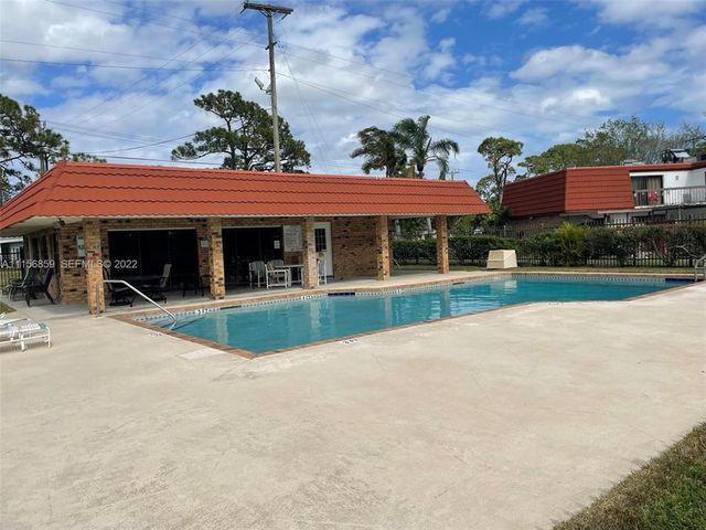 4648 Suburban Pines Drive 4648, Lake Worth, FL 33463