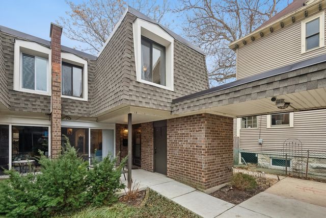 1627 W Belle Plaine Avenue, Chicago, IL 60613