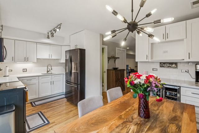 1627 W Belle Plaine Avenue, Chicago, IL 60613