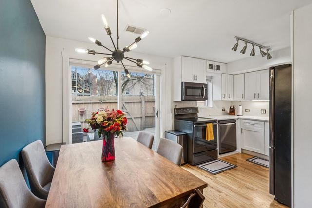 1627 W Belle Plaine Avenue, Chicago, IL 60613